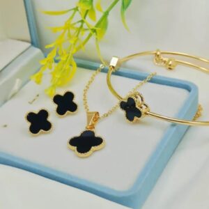 llCustom Silver Name Necklace  Personalised Crown Name Pendant for Women